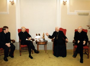 Incontro dell'allora Cardinale Ratzinger con il corpo docente della "Santa Croce", il 31 gennaio 2002